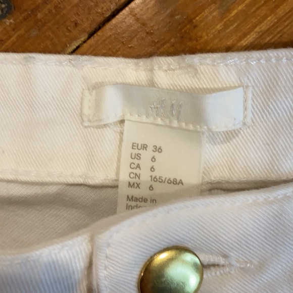 H&M shorts size 6 - Picture 2 of 3